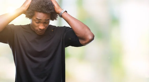 Homem Afro Americano Sobre Fundo Isolado Sofrendo Dor Cabeça Desesperada — Fotografia de Stock