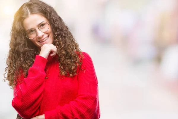 Bella Bruna Capelli Ricci Ragazza Indossa Occhiali Maglione Invernale Sfondo — Foto Stock