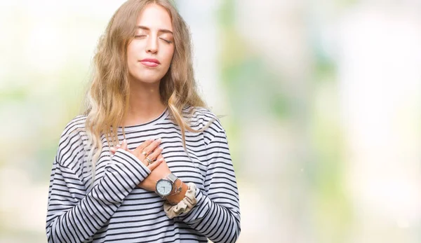 Mooie Jonge Blonde Vrouw Strepen Trui Dragen Geïsoleerde Achtergrond Glimlachend — Stockfoto