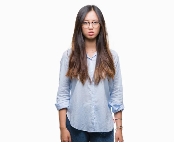 年轻的亚洲商业妇女戴眼镜在孤立的背景怀疑和紧张 皱着眉头心烦 因为问题 消极的人 — 图库照片