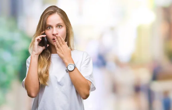 Joven Hermosa Mujer Rubia Llamando Usando Teléfono Inteligente Sobre Aislado — Foto de Stock