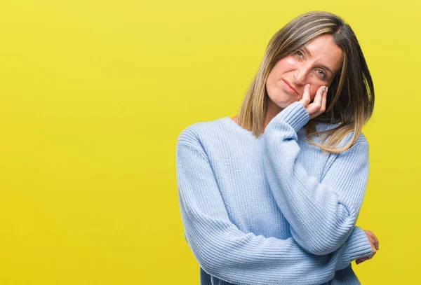 Jovem Mulher Bonita Vestindo Camisola Inverno Sobre Fundo Isolado Pensando — Fotografia de Stock