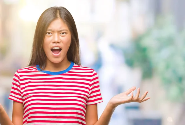 Jonge Aziatische Vrouw Geïsoleerde Achtergrond Bang Geschokt Met Verrassing Expressie — Stockfoto