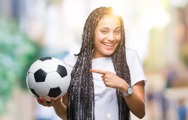 Joven Trenzado Pelo Afroamericano Chica Sosteniendo Pelota Fútbol Sobre Fondo —  Fotos de Stock