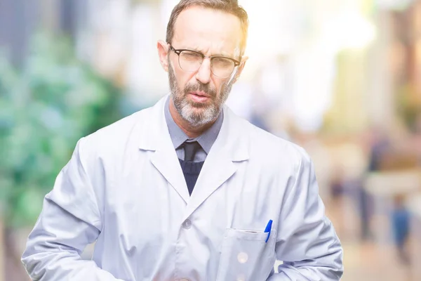 Hombre Profesional Alzado Mediana Edad Con Abrigo Blanco Sobre Fondo — Foto de Stock