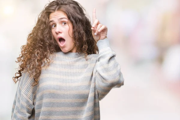 Bella Bruna Capelli Ricci Ragazza Che Indossa Maglione Invernale Sfondo — Foto Stock