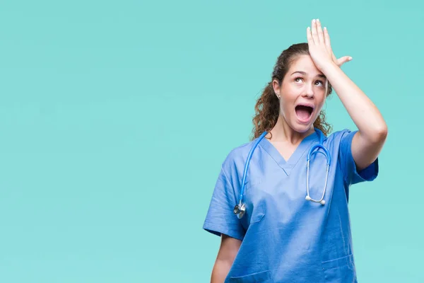 Jonge Brunette Dokter Meisje Dragen Verpleegkundige Chirurg Uniform Geïsoleerde Achtergrond — Stockfoto