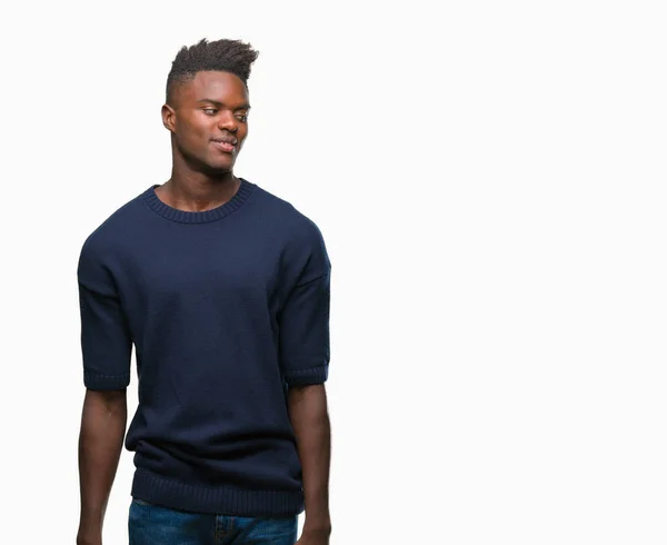 Jonge Afro Amerikaanse Man Geïsoleerde Achtergrond Zoek Weg Aan Kant — Stockfoto