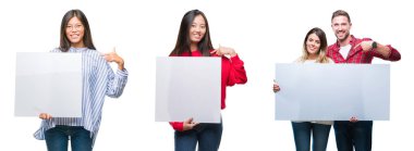 Çince ve hispanish insanlar için kendini parmakla sürpriz yüz ile izole arka plan üzerinde afiş tutarak kolaj