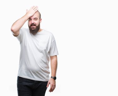 İzole arka kafasına hata için el ile sürpriz üzerinde rahat t-shirt giyen genç beyaz hipster adam hata hatırlıyorum. Unuttum, kötü bellek kavramı.