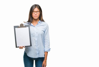 Genç Asyalı iş kadını Pano kendine güvenen bir ifade ile acımak yüz ciddi düşünüyorum tutarak izole arka plan üzerinde