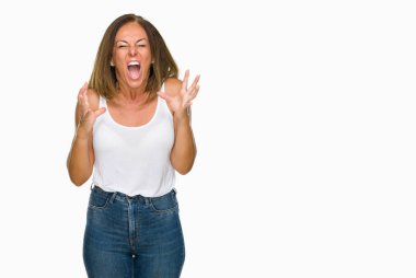 Güzel orta yaş rahat yetişkin kadın yüzünden kızgın ve silah ile başarı için deli kutluyor izole arka plan ortaya çıkar ve heyecanlı çığlık gözler kapalı. Kazanan kavramı