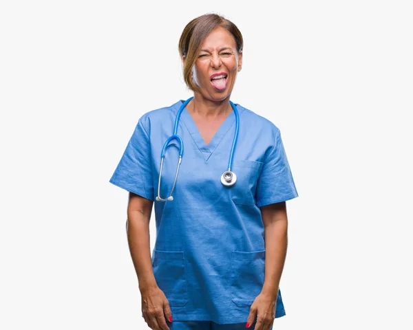 Médico Enfermagem Meia Idade Mulher Sobre Fundo Isolado Furando Língua — Fotografia de Stock