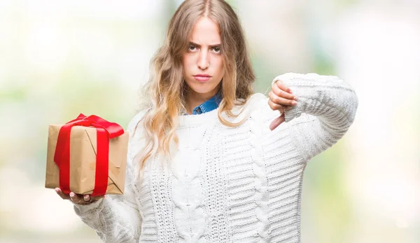 Beautiful Young Blonde Woman Holding Gift Isolated Background Angry Face — Stock Photo, Image