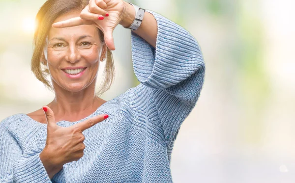 Middelbare Leeftijd Senior Spaanse Vrouw Winter Trui Dragen Geïsoleerde Achtergrond — Stockfoto