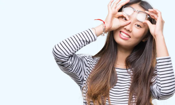 Jeune Femme Asiatique Portant Des Lunettes Sur Fond Isolé Faisant — Photo