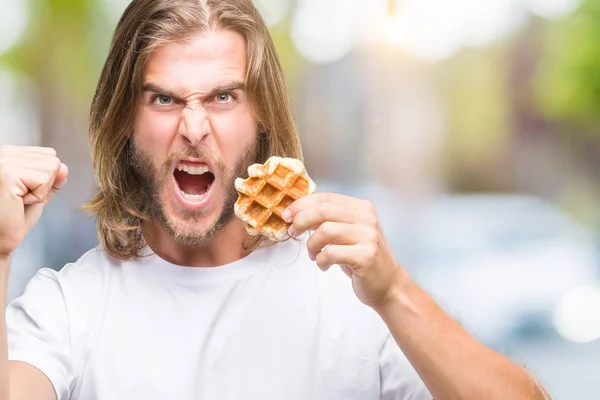 Young Handsome Man Long Hair Isolated Background Eating Waffle Annoyed — Stock Photo, Image