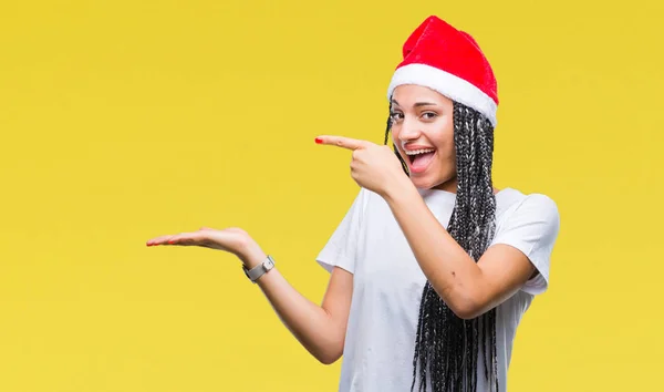 Joven Chica Afroamericana Trenzada Con Sombrero Navidad Sobre Fondo Aislado — Foto de Stock