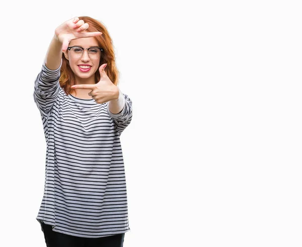 Joven Hermosa Mujer Sobre Fondo Aislado Con Gafas Sonriendo Haciendo — Foto de Stock