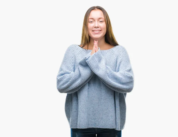 Giovane Bella Donna Caucasica Indossa Maglione Invernale Sfondo Isolato Pregando — Foto Stock