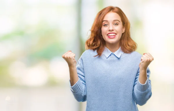 Mujer Hermosa Joven Sobre Fondo Aislado Vistiendo Suéter Invierno Celebrando —  Fotos de Stock