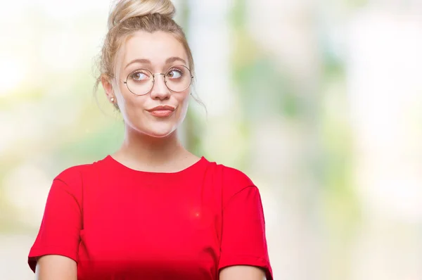 Giovane Donna Bionda Indossa Occhiali Sfondo Isolato Sorridente Guardando Lato — Foto Stock