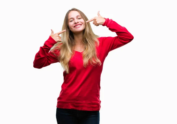 Jonge Mooie Blonde Vrouw Dragen Rode Trui Geïsoleerde Achtergrond Glimlachend — Stockfoto