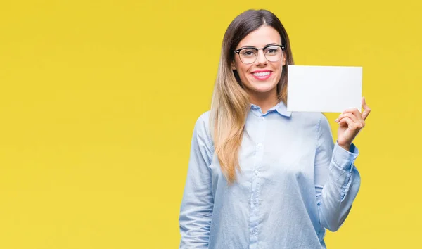 Joven Mujer Negocios Hermosa Sosteniendo Tarjeta Blanco Sobre Fondo Aislado — Foto de Stock