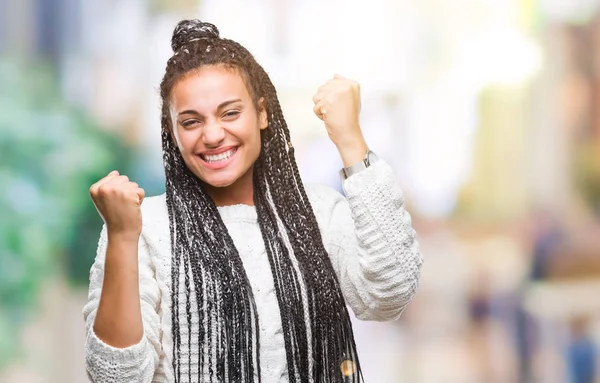 Ung Flätad Hår Afroamerikanska Flicka Klädd Tröja Över Isolerade Bakgrund — Stockfoto