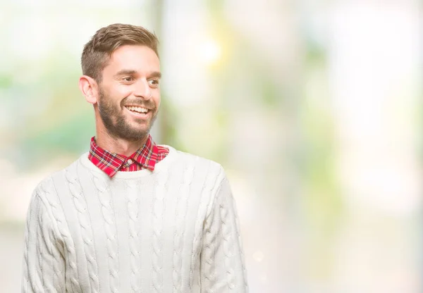 Joven Hombre Guapo Con Suéter Invierno Sobre Fondo Aislado Mirando —  Fotos de Stock