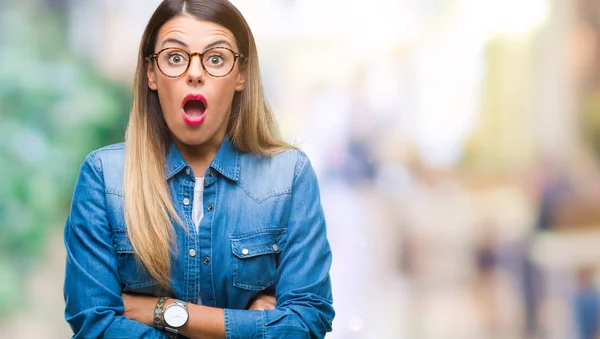 Jovem Mulher Bonita Sobre Uso Óculos Sobre Fundo Isolado Com — Fotografia de Stock