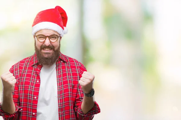 Young Caucasian Man Wearing Christmas Hat Isolated Background Very Happy — Stock Photo, Image