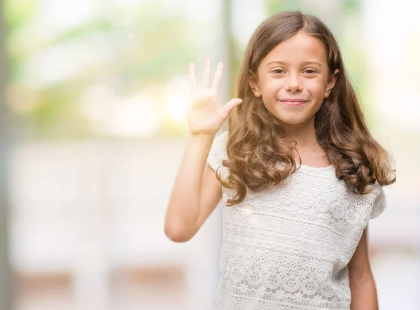 Brunette Hispanic Girl Showing Pointing Fingers Number Five While Smiling — Stock Photo, Image