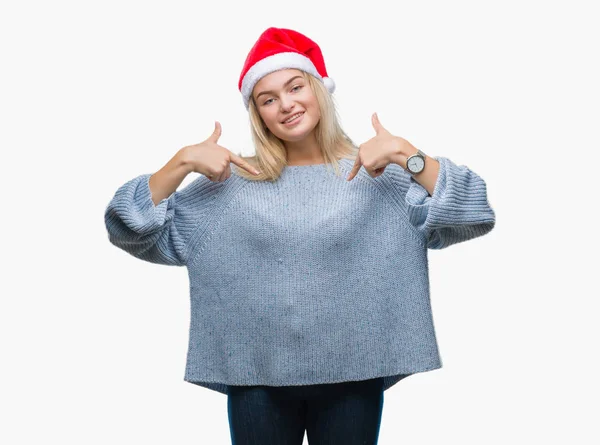 Jonge Kaukasische Vrouw Kerstmuts Dragen Geïsoleerde Achtergrond Zoek Vertrouwen Met — Stockfoto