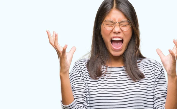 Jonge Aziatische Vrouw Bril Geïsoleerd Achtergrond Gek Gek Schreeuwen Schreeuwen — Stockfoto