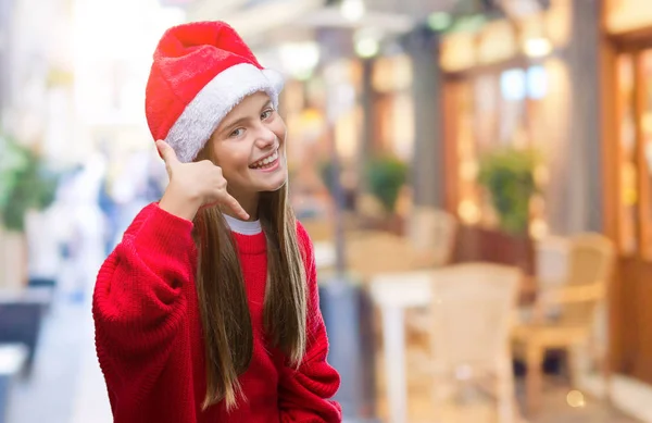 Mladá Krásná Dívka Která Nosí Vánoční Čepice Izolované Pozadí Úsměvem — Stock fotografie