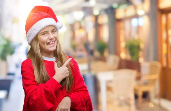 Joven Chica Hermosa Con Sombrero Navidad Sobre Fondo Aislado Alegre —  Fotos de Stock