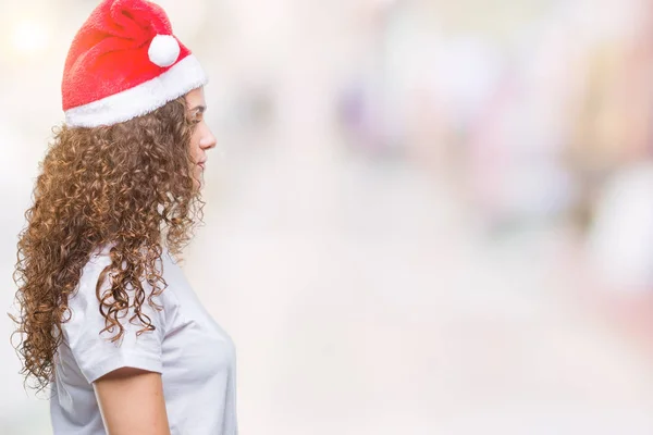 Jeune Fille Brune Portant Chapeau Noël Sur Fond Isolé Regardant — Photo