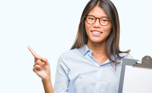 Young Asian Business Woman Isolated Background Holding Clipboard Very Happy — Stock Photo, Image