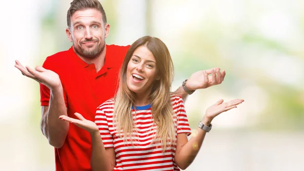 Pareja Joven Enamorada Sobre Fondo Aislado Expresión Despistada Confusa Con — Foto de Stock