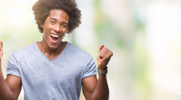 Hombre Afroamericano Sobre Fondo Aislado Celebrando Sorprendido Sorprendido Por Éxito —  Fotos de Stock