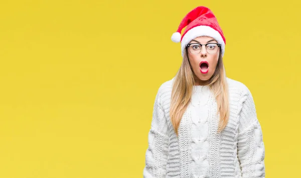 Jovem Mulher Bonita Vestindo Chapéu Natal Sobre Fundo Isolado Com — Fotografia de Stock