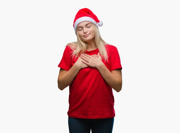 Молодая Белая Женщина Рождественской Шляпе Изолированном Фоне Улыбается Руками Груди — стоковое фото