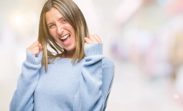 Giovane Bella Donna Indossa Maglione Invernale Sfondo Isolato Molto Felice — Foto Stock