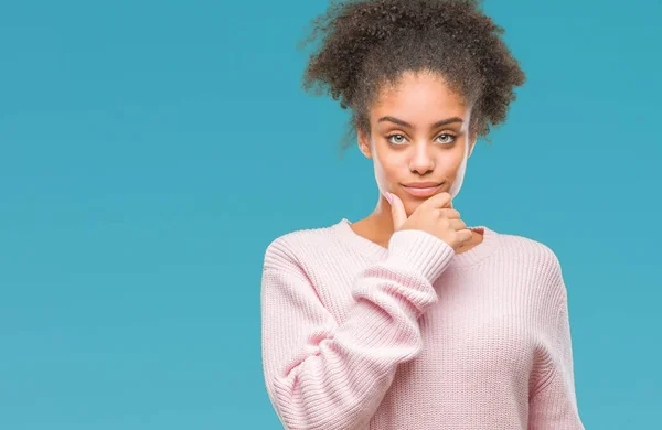 Jonge Afro Amerikaanse Vrouw Winter Trui Dragen Geïsoleerde Achtergrond Zoek — Stockfoto