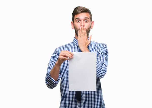 Jovem Homem Bonito Segurando Papel Branco Sobre Fundo Isolado Cobrir — Fotografia de Stock