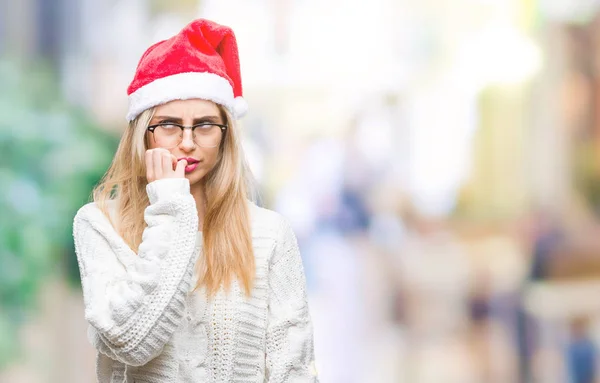 Mladá Krásná Blondýna Žena Nosí Vánoční Čepice Izolované Pozadí Pohledu — Stock fotografie