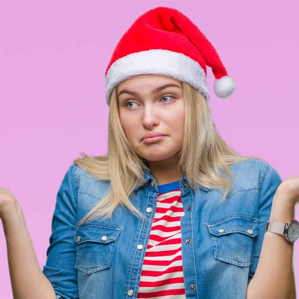 Junge Kaukasische Frau Mit Weihnachtsmütze Über Isoliertem Hintergrund Ahnungslos Und — Stockfoto