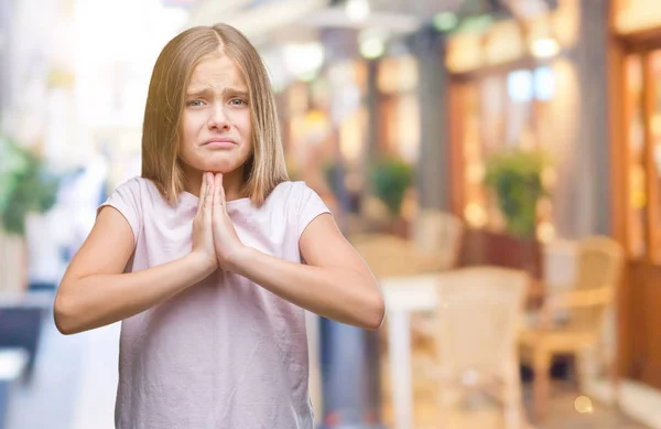 Joven Chica Hermosa Sobre Fondo Aislado Mendigando Orando Con Las — Foto de Stock