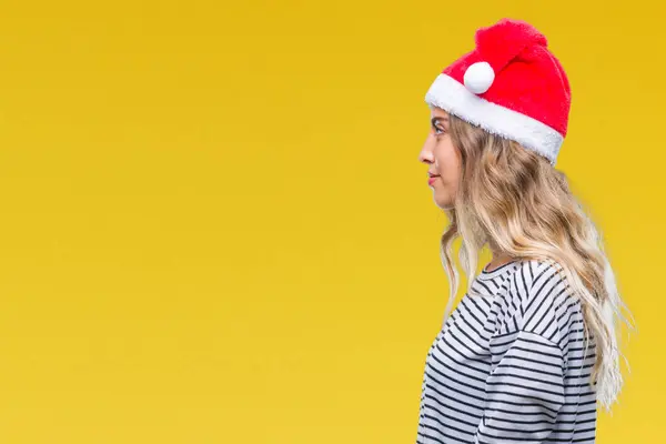 Linda Jovem Loira Vestindo Chapéu Natal Sobre Fundo Isolado Olhando — Fotografia de Stock